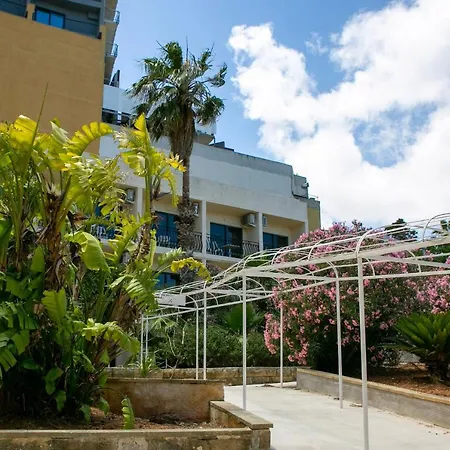 Garden Hotel Saint Julian's